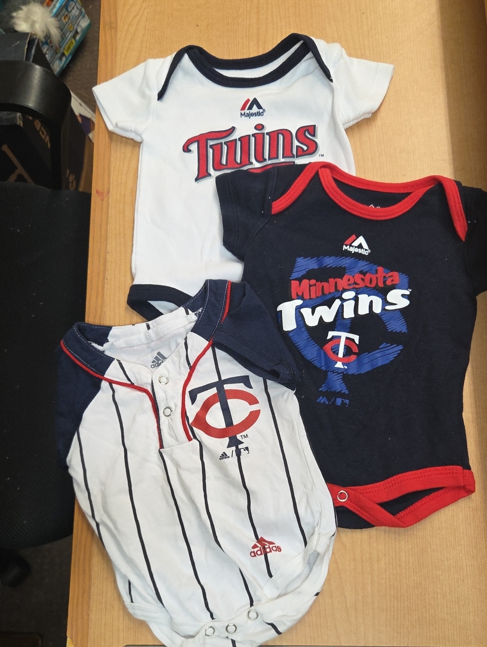 MLB Minnesota Twins 3‎ pack One piece bodysuits boys or girls Size 0-3 Mths